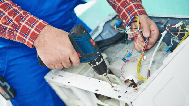 Esenyurt Hotpoint Hotpoint çamaşır makinesi kart tamiri – Su almama arızası orijinal parça ile giderildi. - Teknik servis örneği